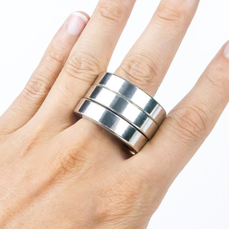 Bella | Foldable Four-Ring Titanium Steel Fidget Toy