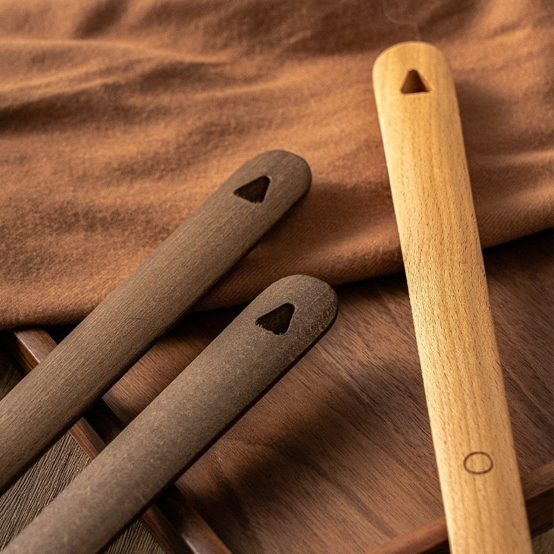 Bella | Long-Handled Shoe Horn | Magnetic Wooden Design | Natural Wood