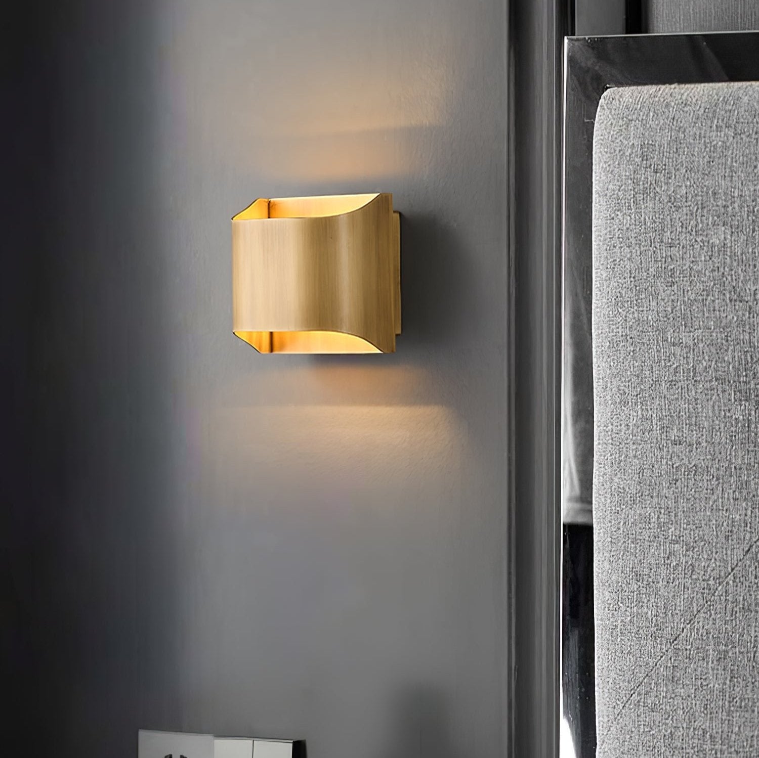 Curved Copper Wall Sconce - Modern LED Wall Lamp - Stylish Lighting Fixture - Image 4