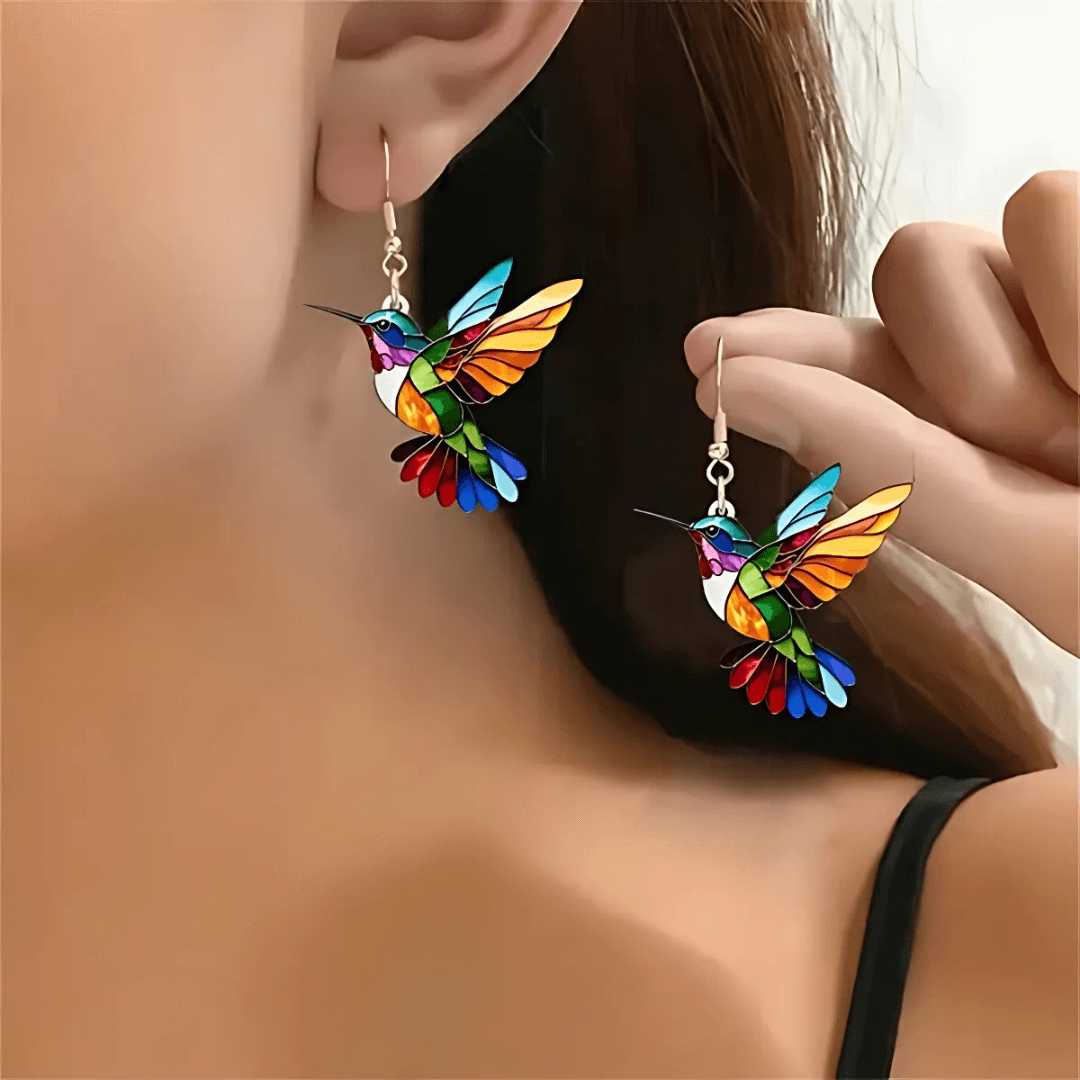 Elegant Hummingbird Necklace: A Symbol of Freedom and Renewal