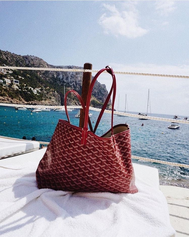 Elegant Large Women's Handbag – Versatile and Stylish