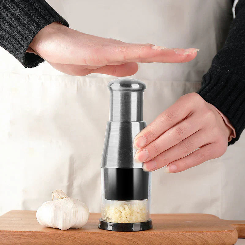 Garlic Chopper in a Handy Design – Convenience and Speed for Food Preparation