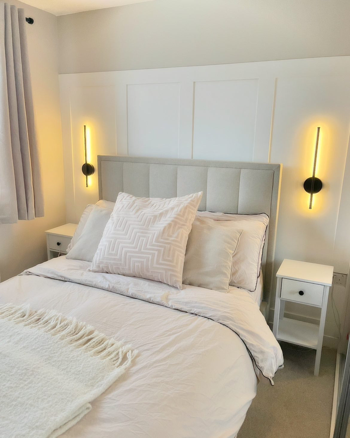 Minimalist LED Wall Lamp - Slim Vertical Design - Modern Lighting - Image 4