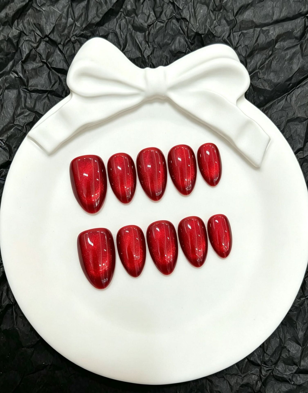 Press-On Nail Art Set with Glittering Finish