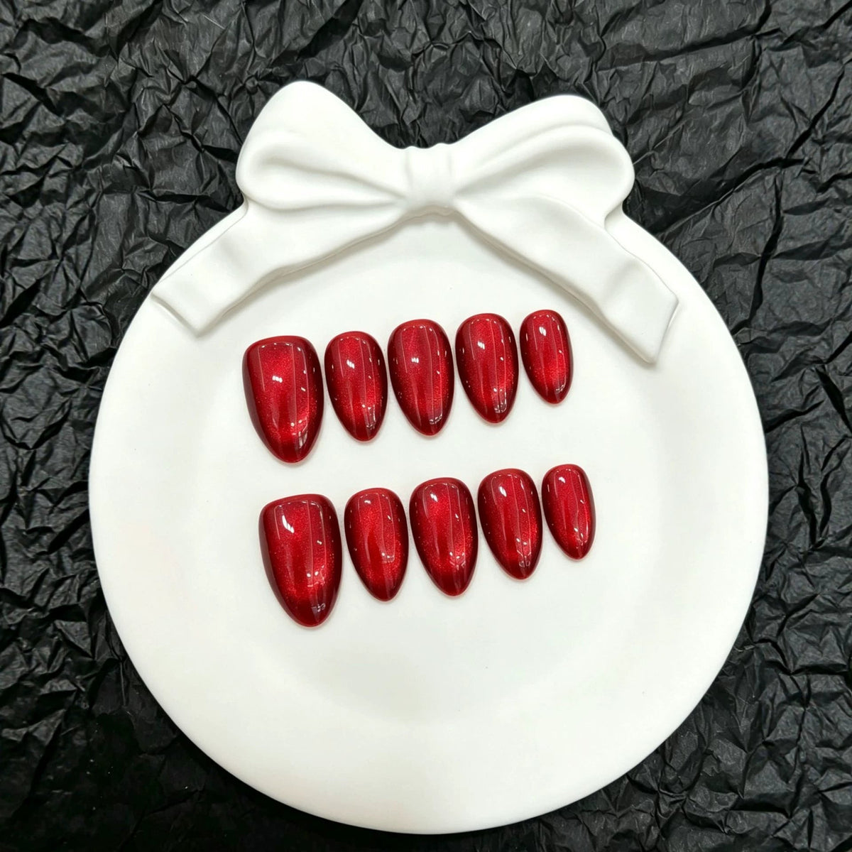 Press-On Nail Art Set with Glittering Finish
