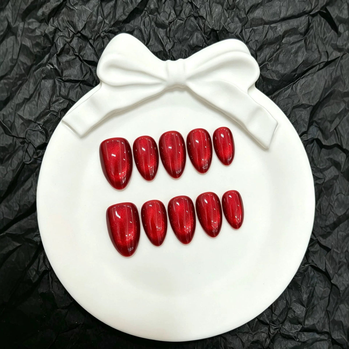Press-On Nail Art Set with Glittering Finish