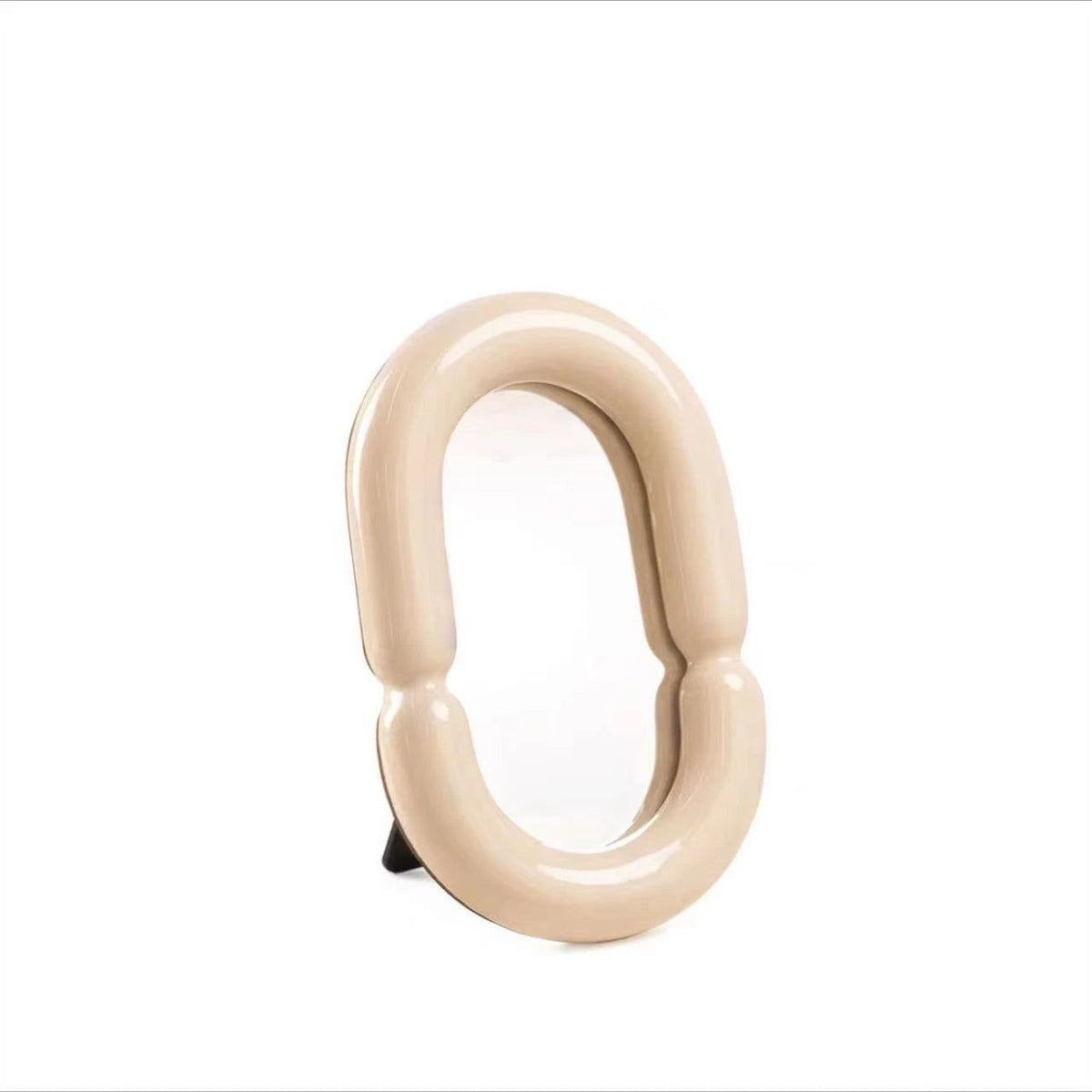 SerenaShape – Elegant Oval Mirror with Sculptural Shape