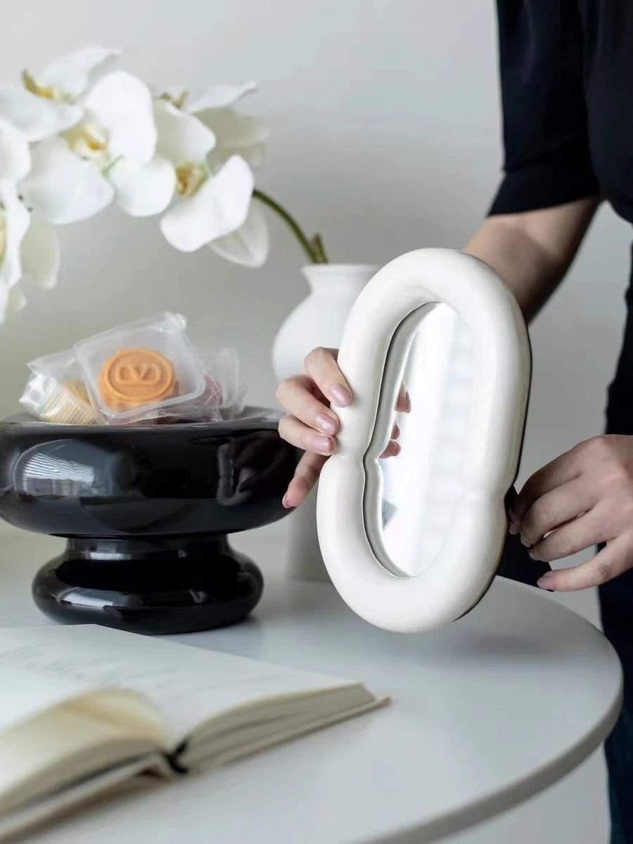 SerenaShape – Elegant Oval Mirror with Sculptural Shape