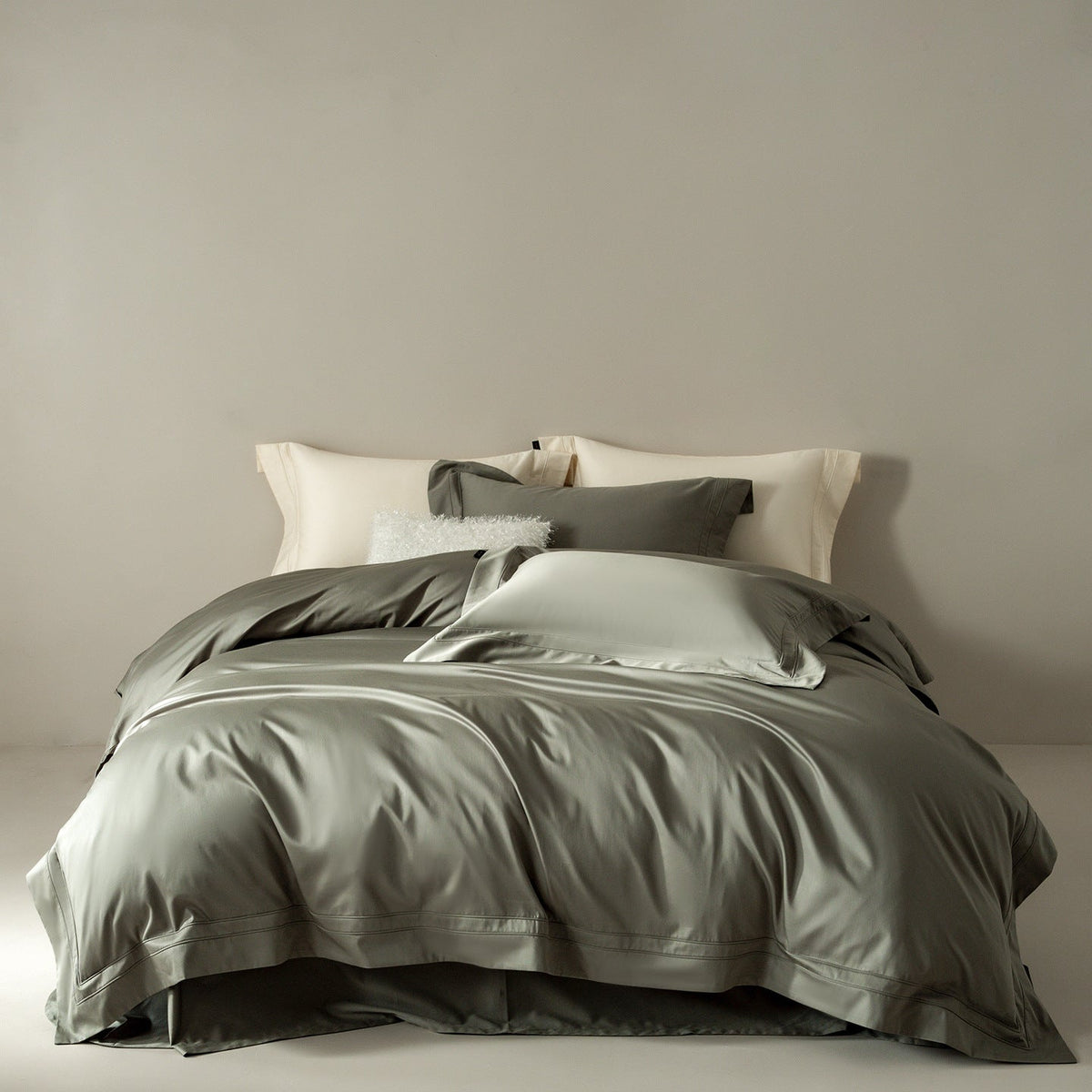 Silky-smooth satin bedding set with envelope closure