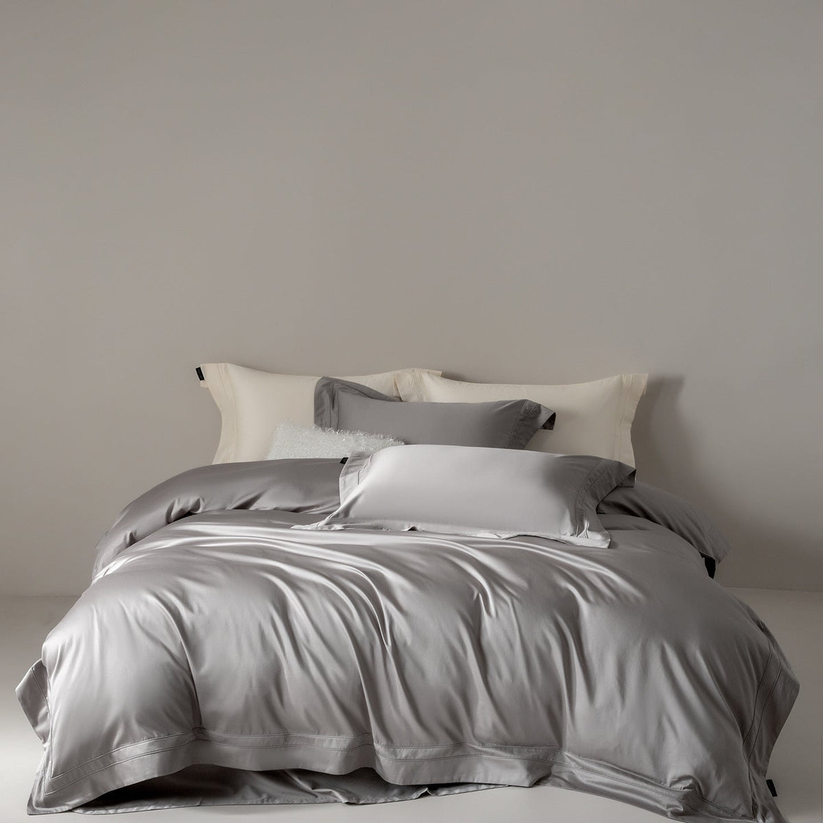 Silky-smooth satin bedding set with envelope closure