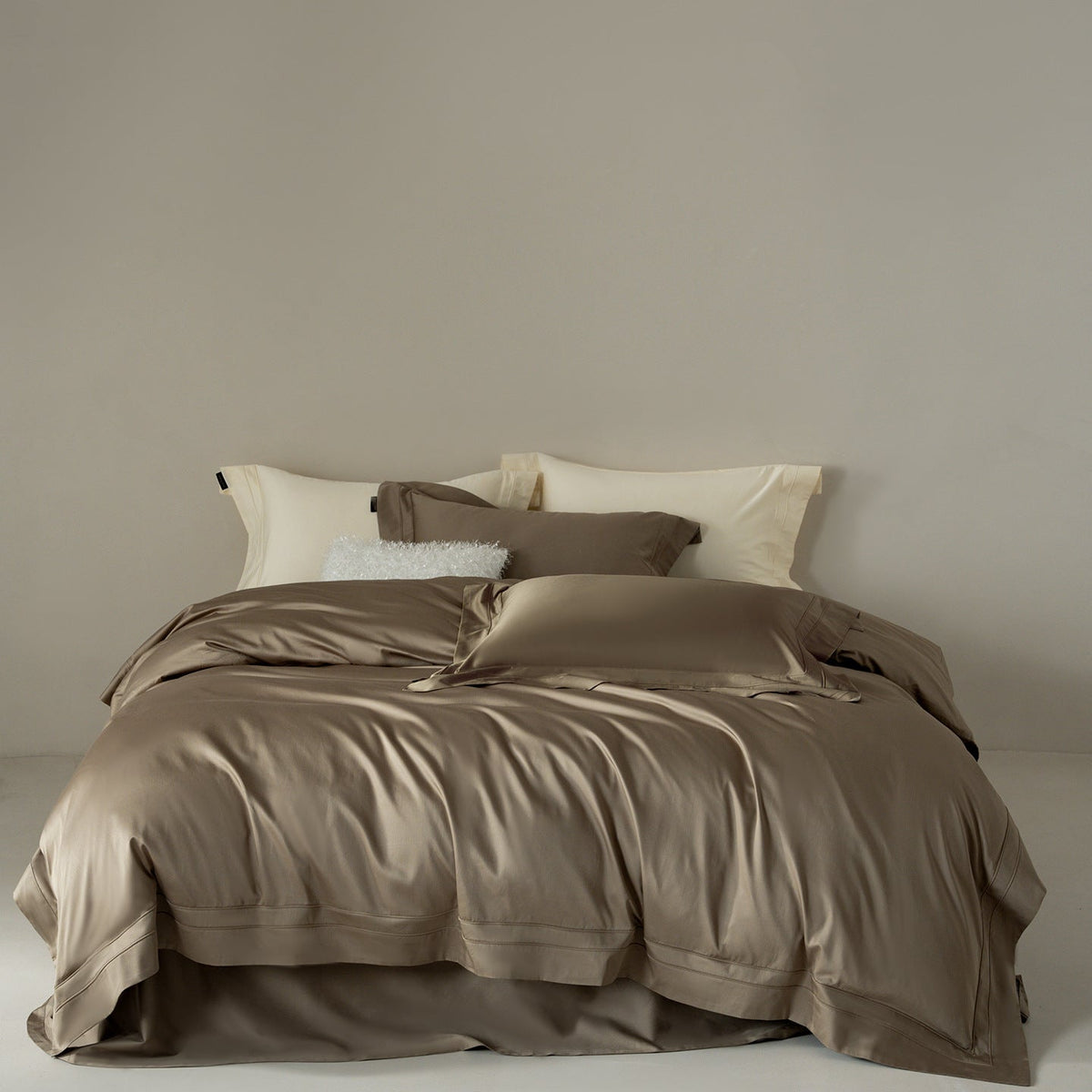 Silky-smooth satin bedding set with envelope closure