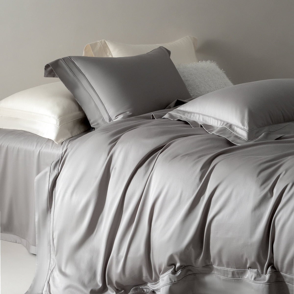 Silky-smooth satin bedding set with envelope closure