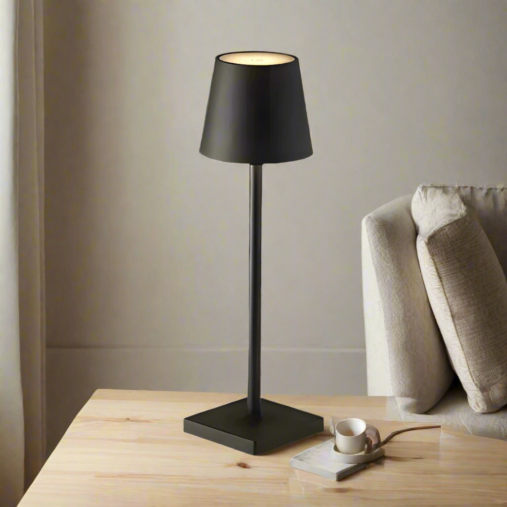 Sleek Metal Table Lamp - Modern Accent Lighting - Scandinavian Style - Image 1
