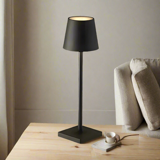 Sleek Metal Table Lamp - Modern Accent Lighting - Scandinavian Style - Image 1