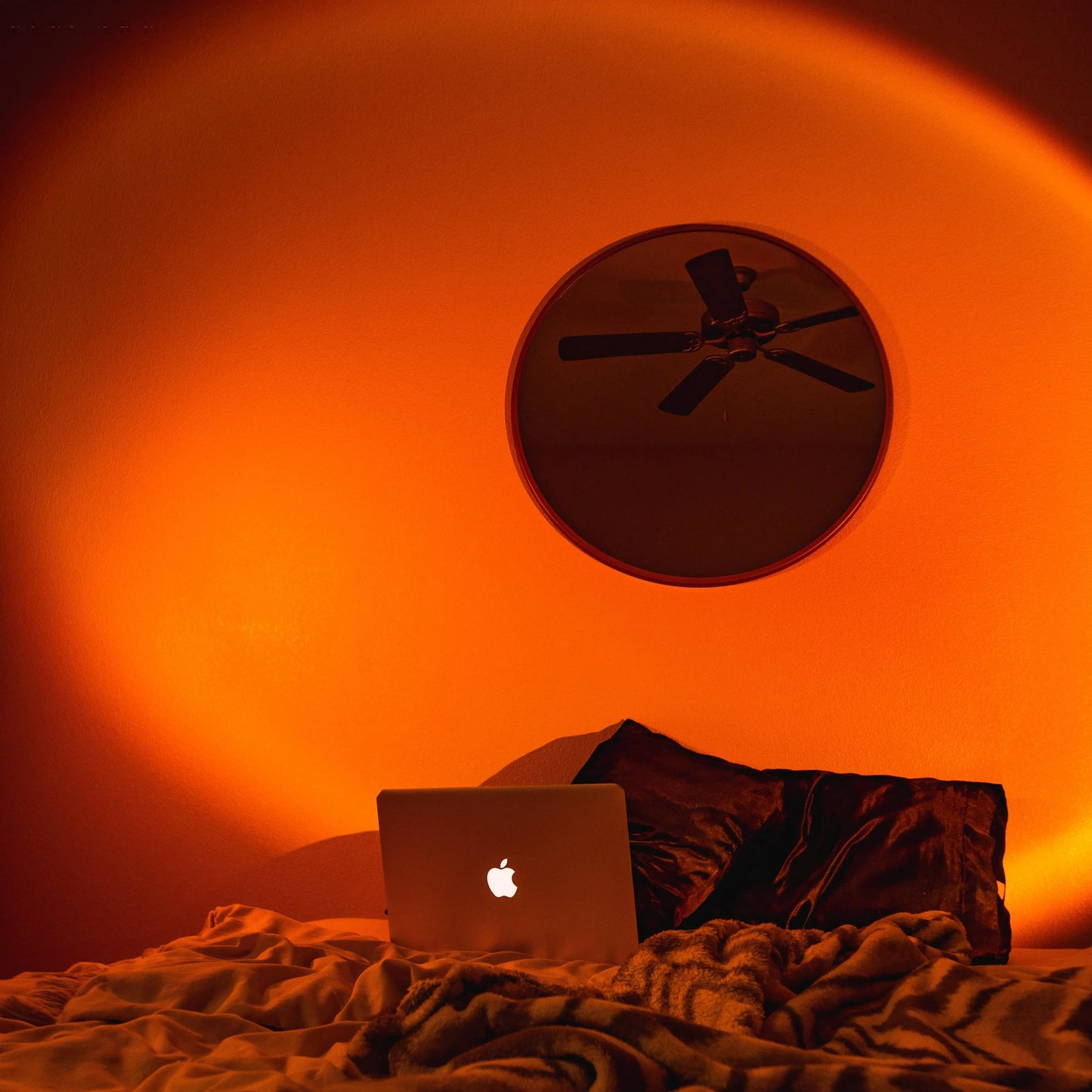 Sunset Projection Lamp - LED Mood Lighting with Remote - Modern Decor - Image 4