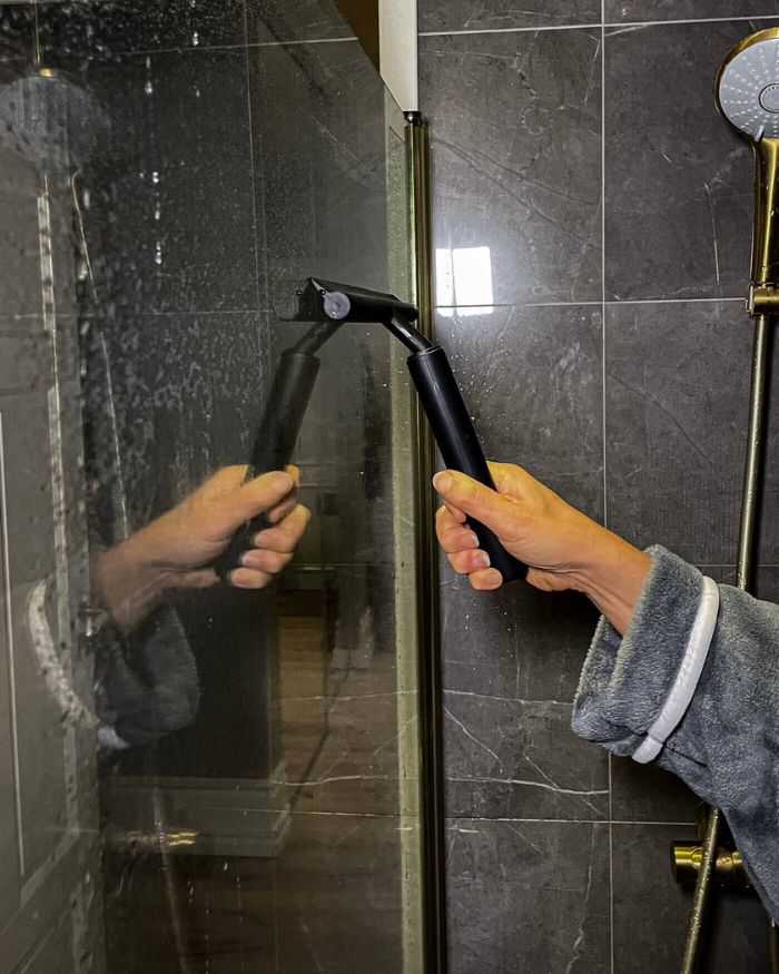 Telescopic Shower Squeegee - Deluxe Black Finish - Extends to 120cm - Image 5