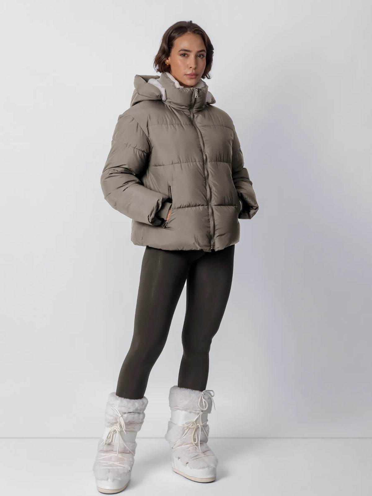 Women's Short Puffer Jacket with Detachable Hood - Warm Quilted Winter Jacket with Soft Faux Fur Lining & Zip Closure