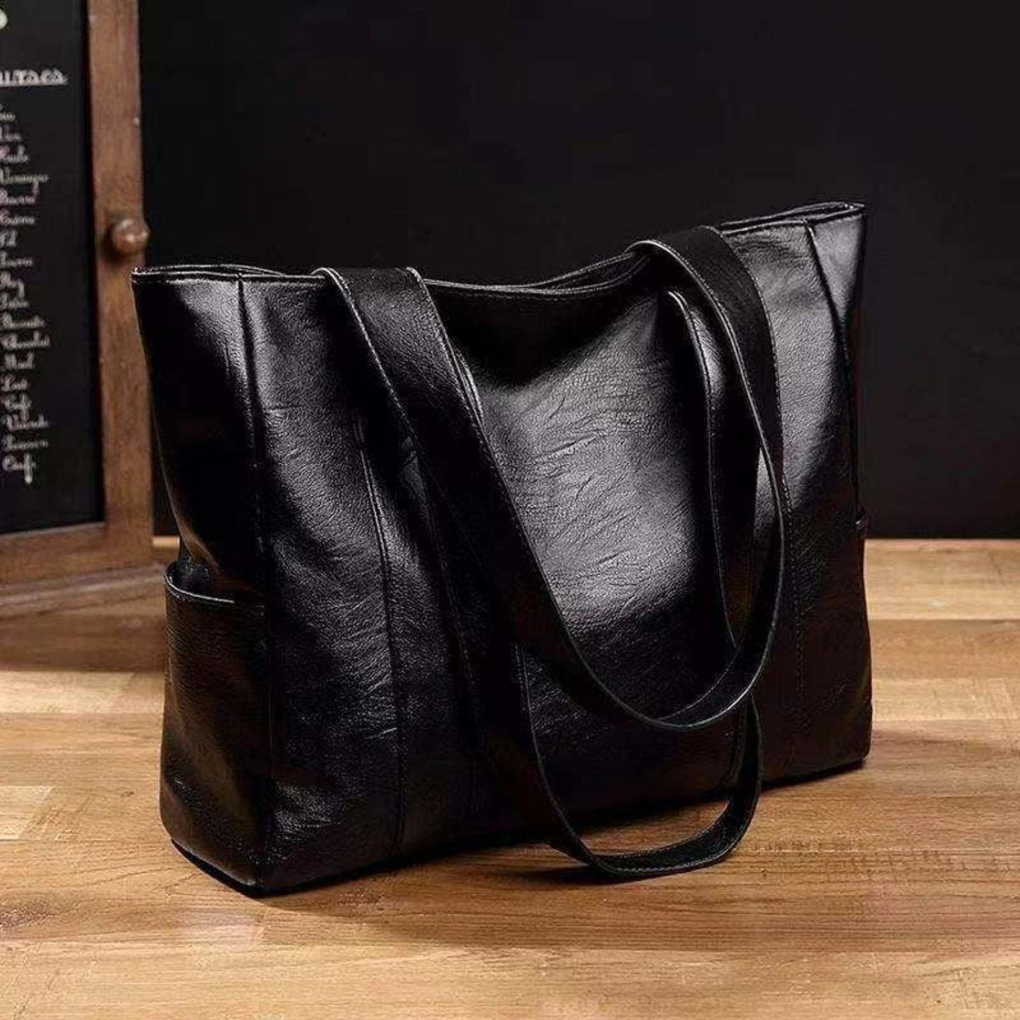 Women's Vintage Shoulder Bag - Classic & Fashionable