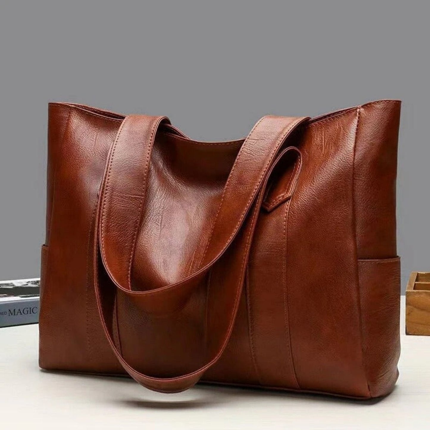 Women's Vintage Shoulder Bag - Classic & Fashionable